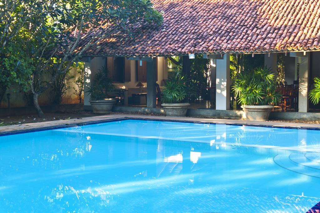 Hotel Sunflower กตรคาม ภายนอก รูปภาพ