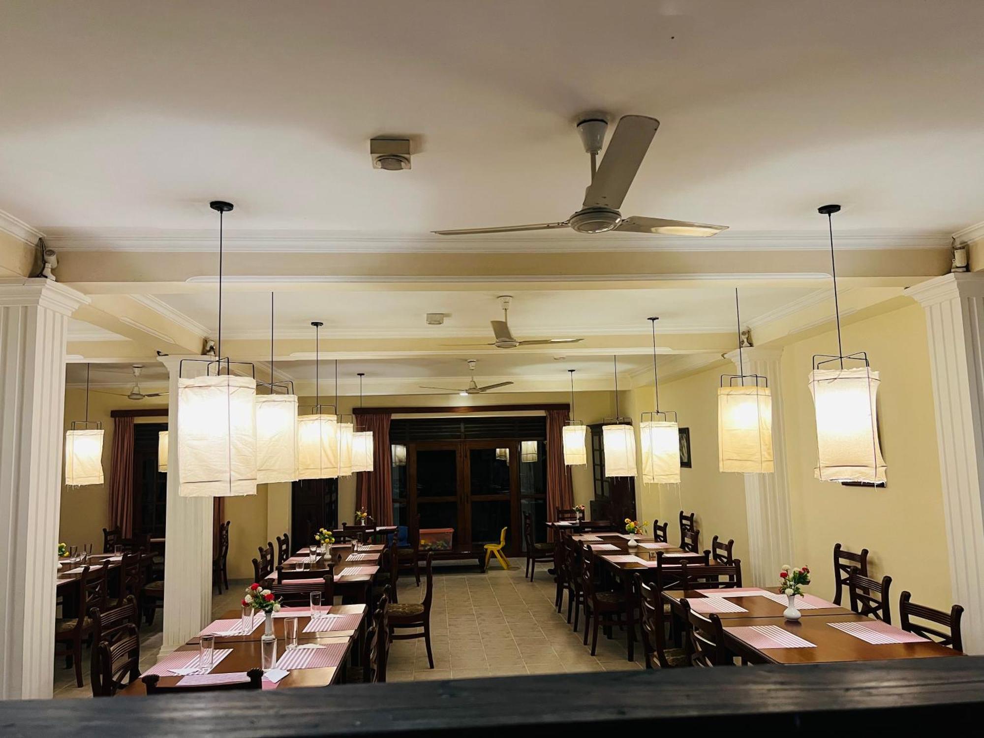 Hotel Sunflower กตรคาม ภายนอก รูปภาพ